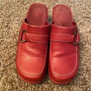 White Mountain Clogs